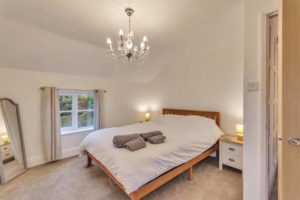 bed1.jpg