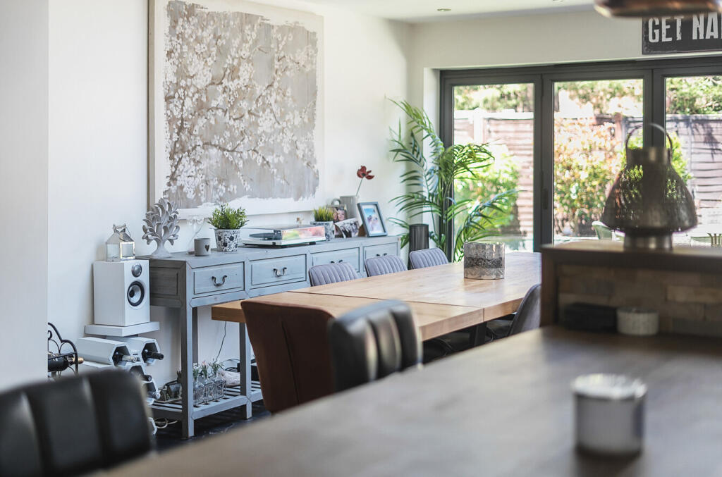 1323854-9-686e6d8...