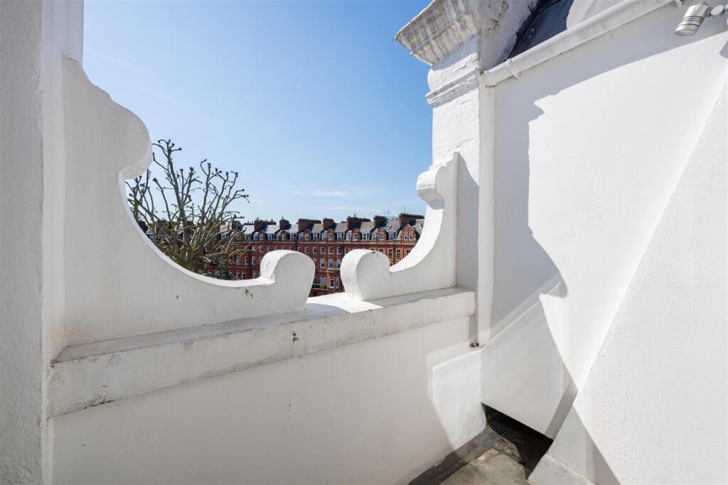 5, 13 Lennox Gardens Hi-9.jpg