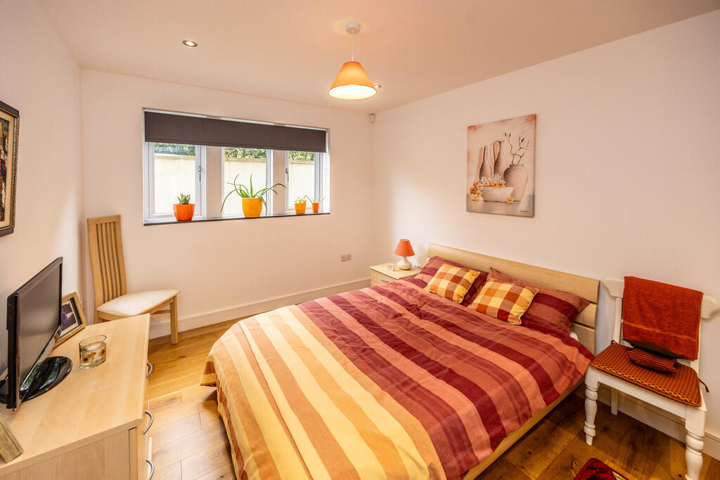 205FLDews-280525-...