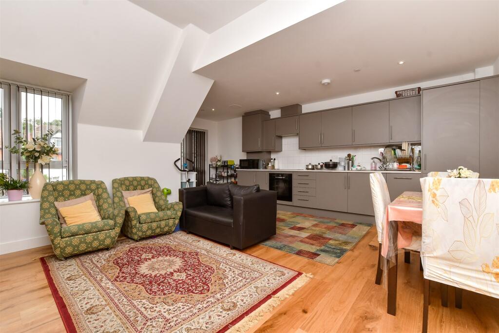 Kitchen / Lounge / Diner