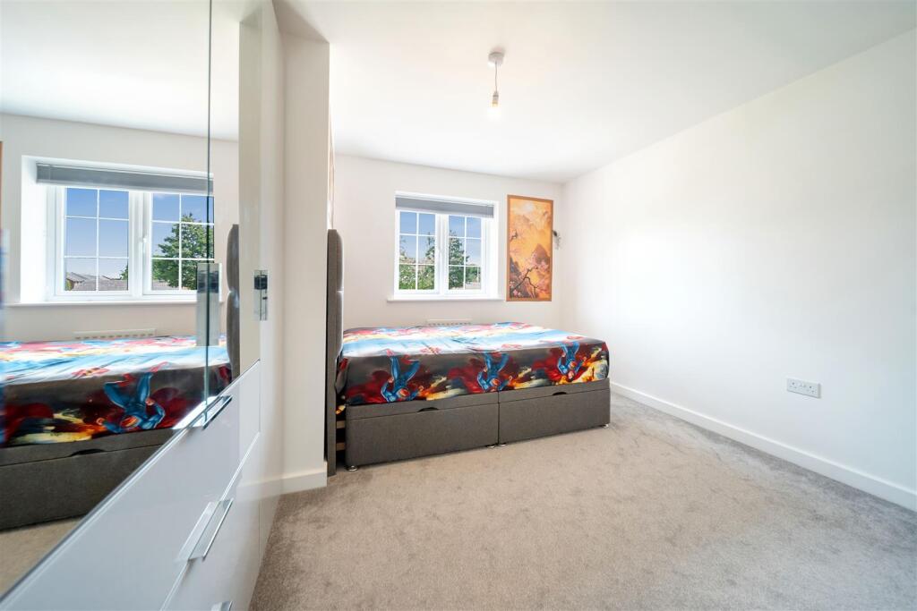 27 Thistledown Cresc-28.jpg