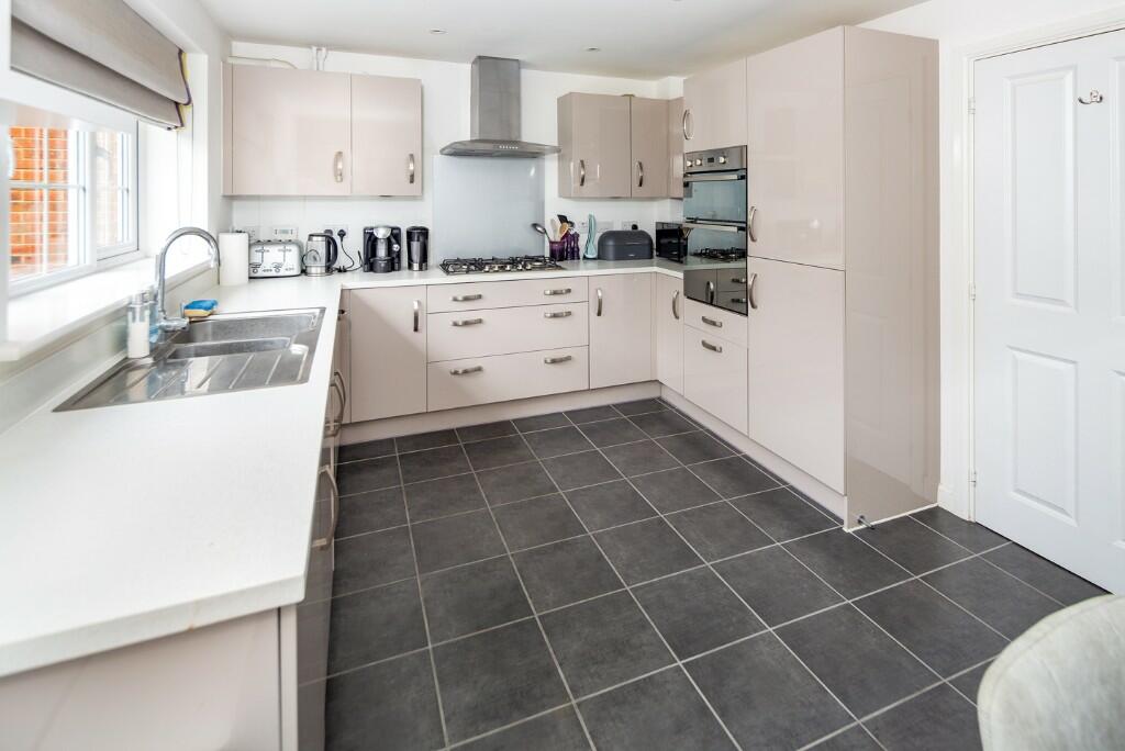 Kitchen/Family/Diner