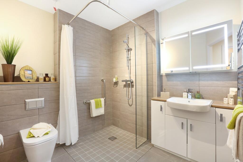 Show Apartment Shower Room 