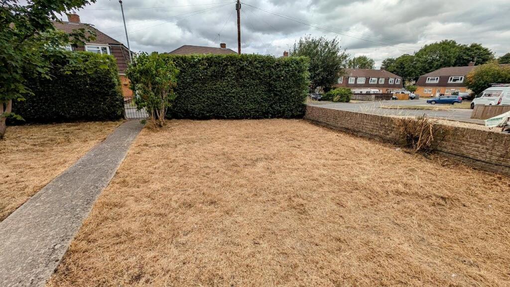 16 Orchard Close front garden.jpg