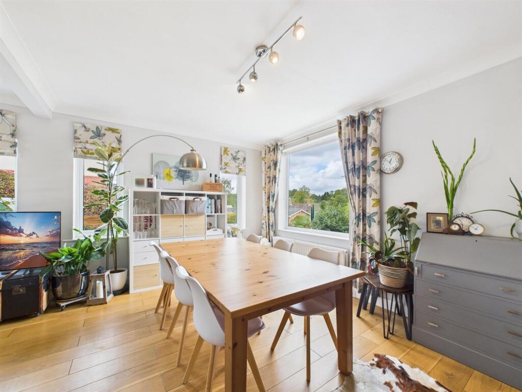 Open Plan Living/Dining Area