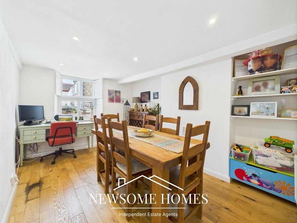 Sitting/ Dining Room