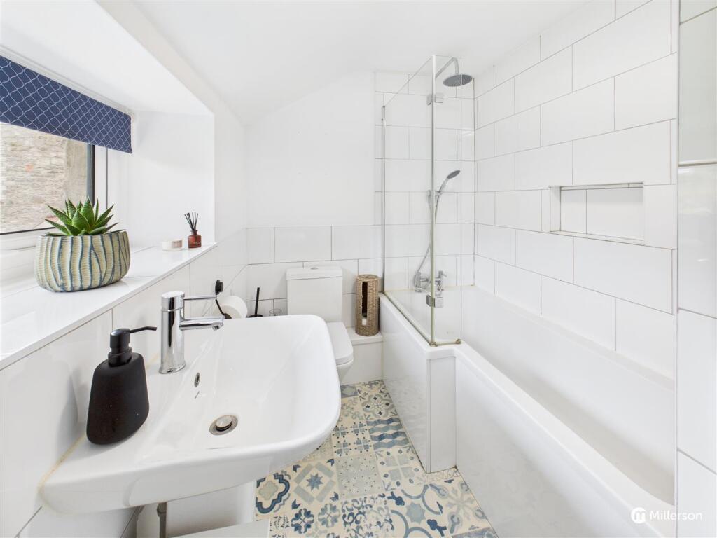 Family Bathroom.jpg