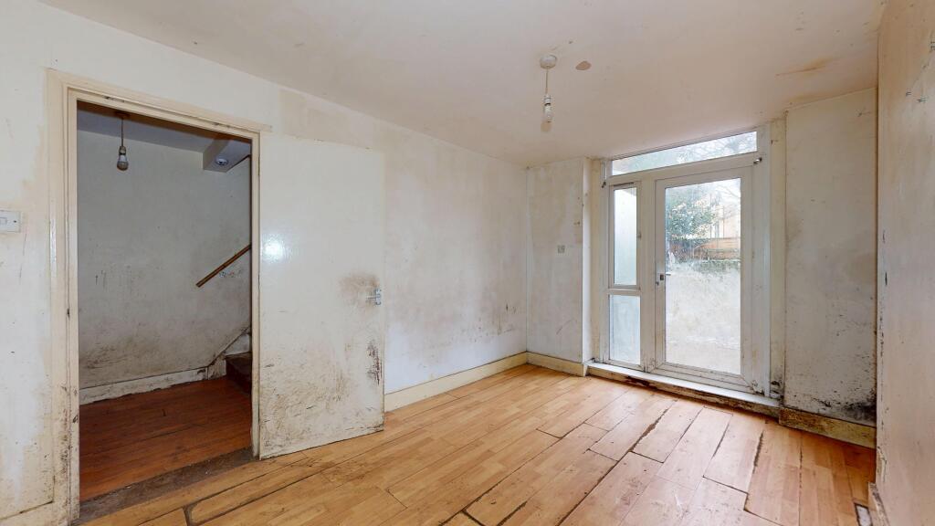 Flat A, 15 Stanlake Villas, Shepherds Bush, London, W12 7EX