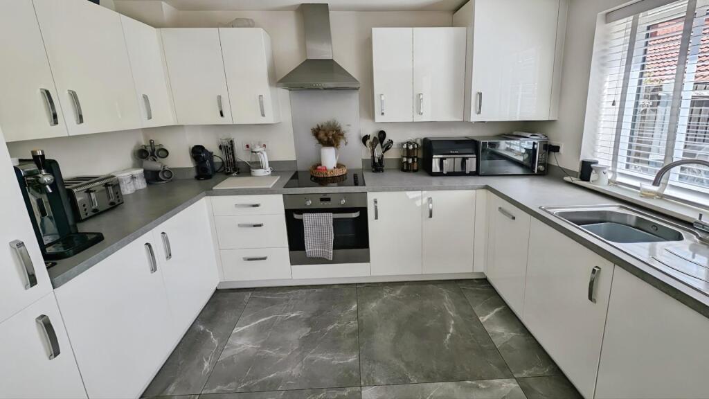54273cfe-kitchen.jpg