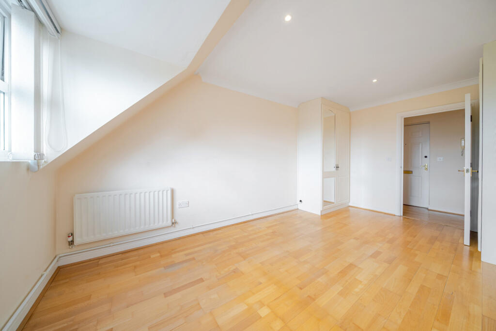 1329565-4-687f6de...