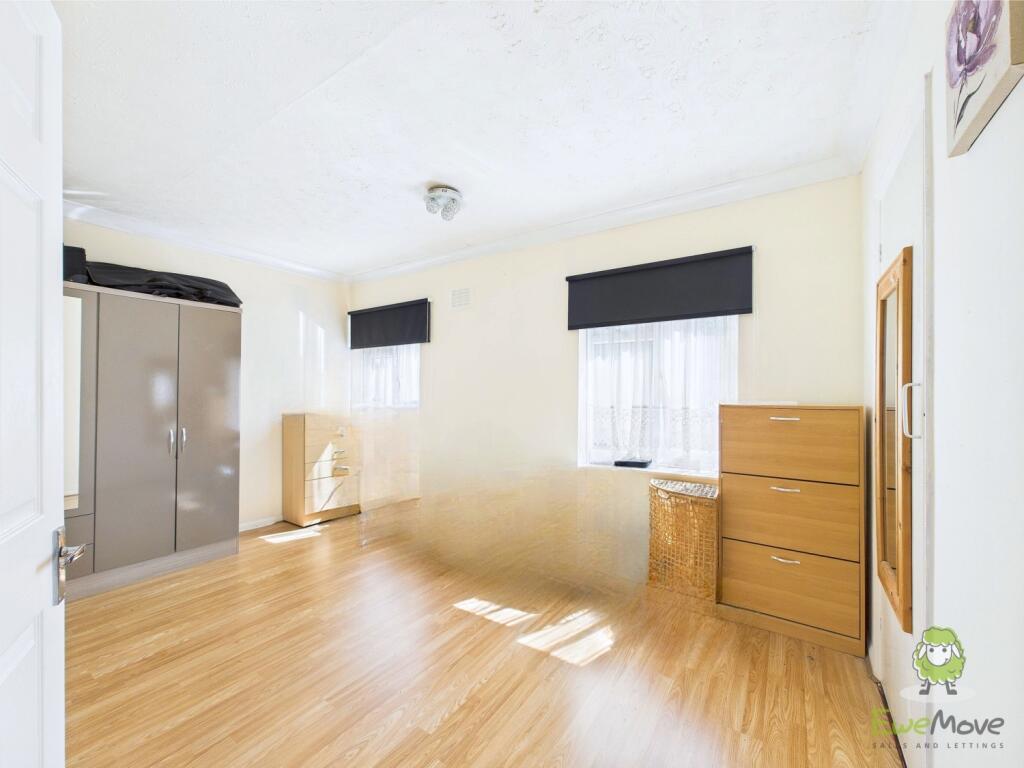 CAM01543G0-PR0129-STILL034