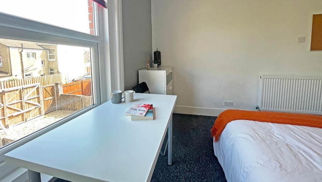 6-bed-student-house-britannia-road-north-3-portsmo