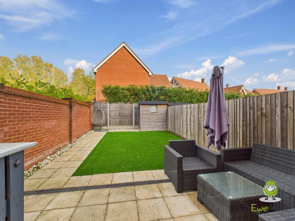 EweMove Estate Agents Basingstoke - Fishbourne Gar