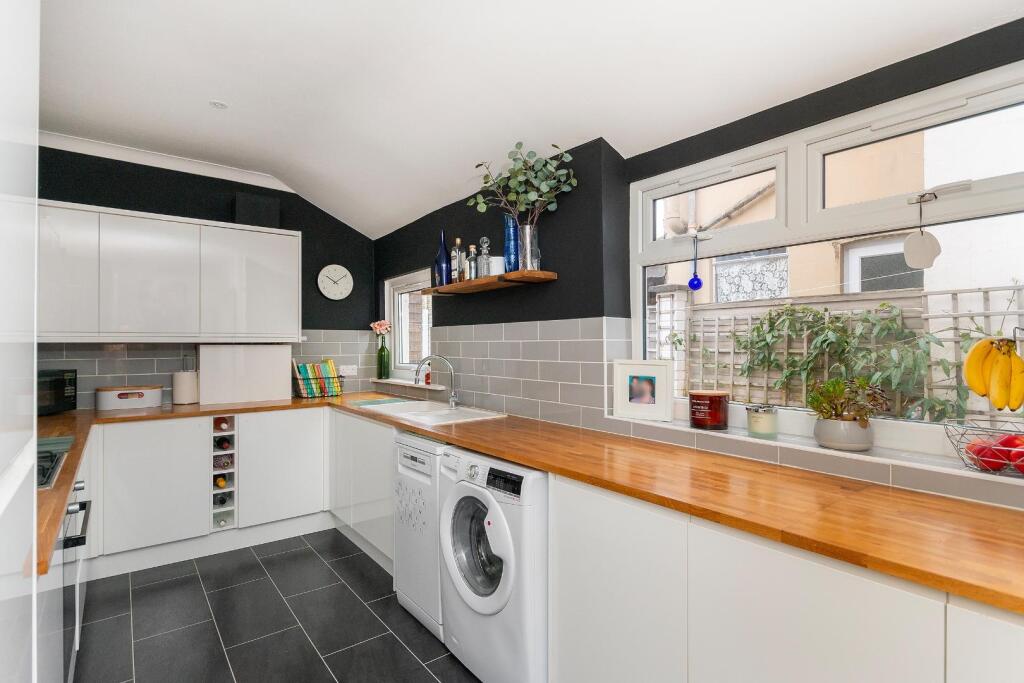 1A1R6BR - KitchenDiner E.jpg