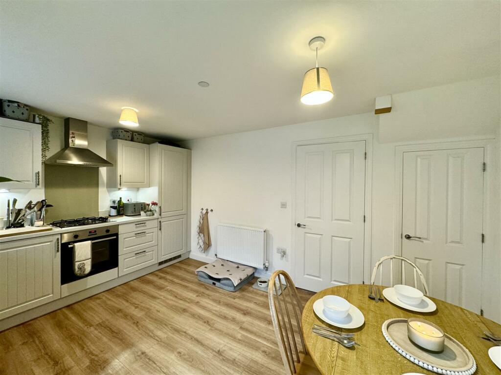 KICTHEN/DINING ROOM