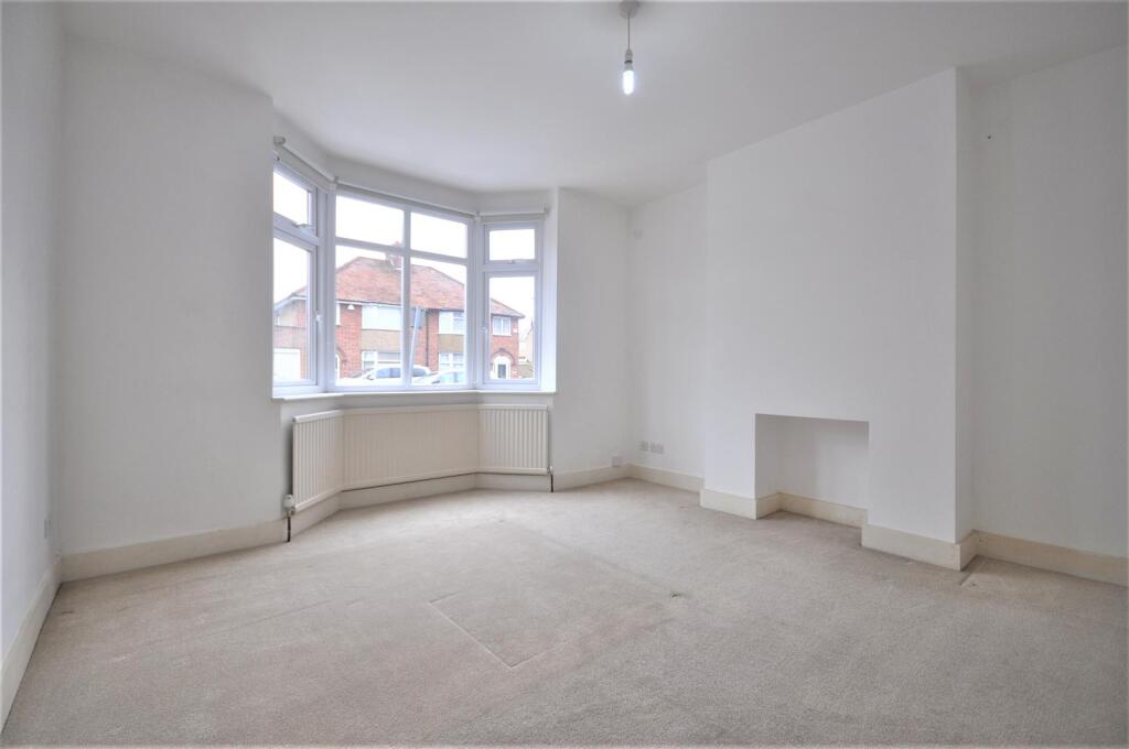 Whippendell Road 474, flat 1 bed1 01.JPG