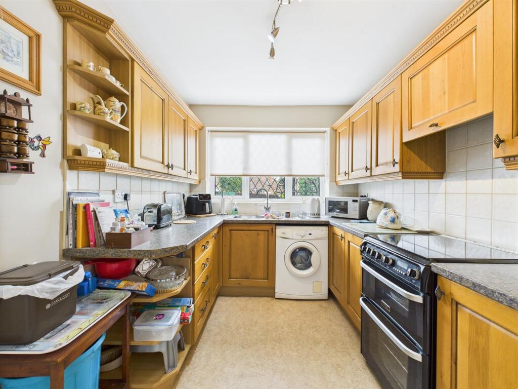 Kitchen: