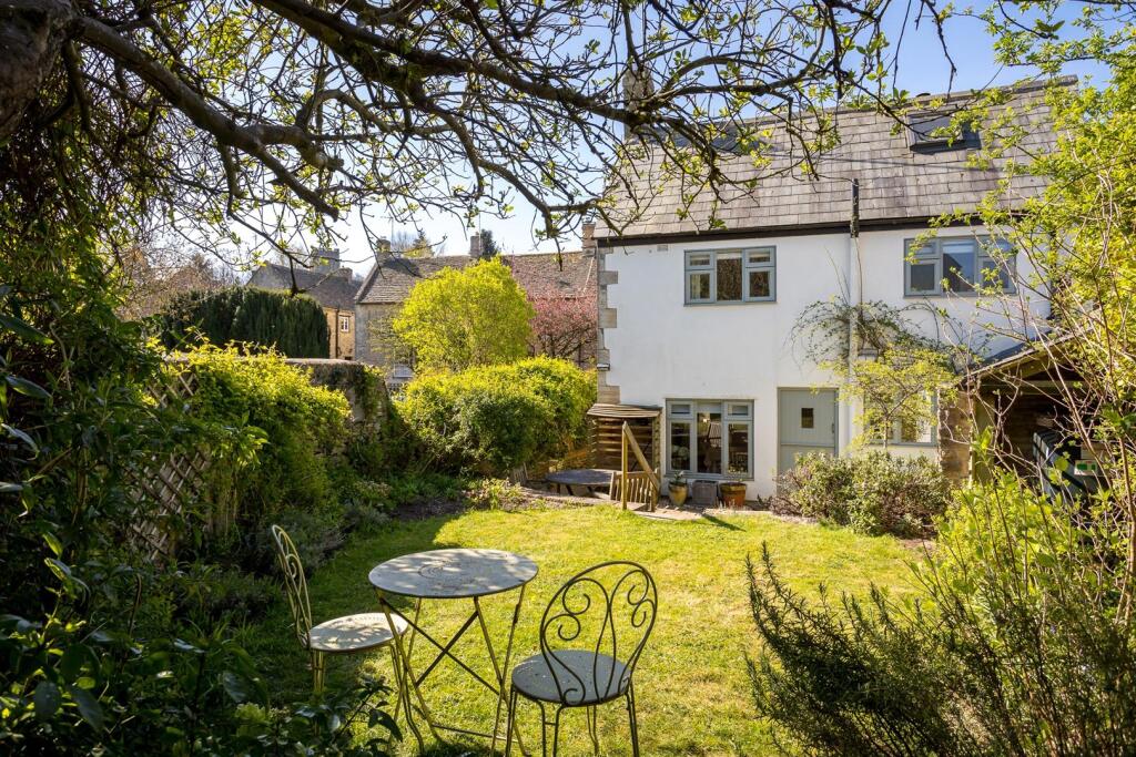27 - Kates Cottage - GL54 3HE - Web.jpg