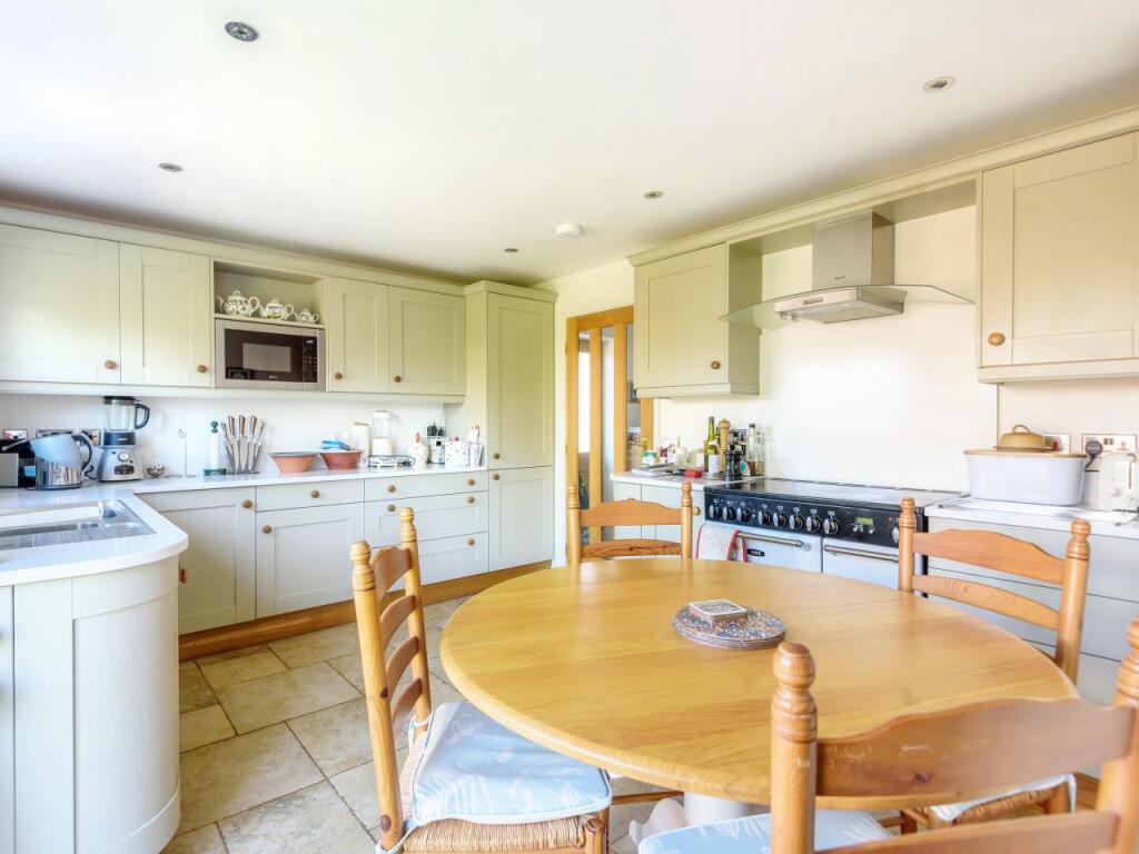 Kitchen / Dining