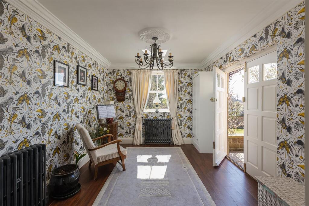 Grooms Cottage Hallway-1.jpg