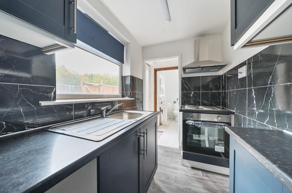 1327365-7-6877757486e4c