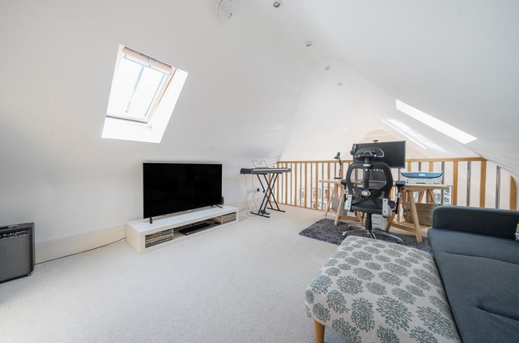 4 Wintour House, Guys Common (19).jpg