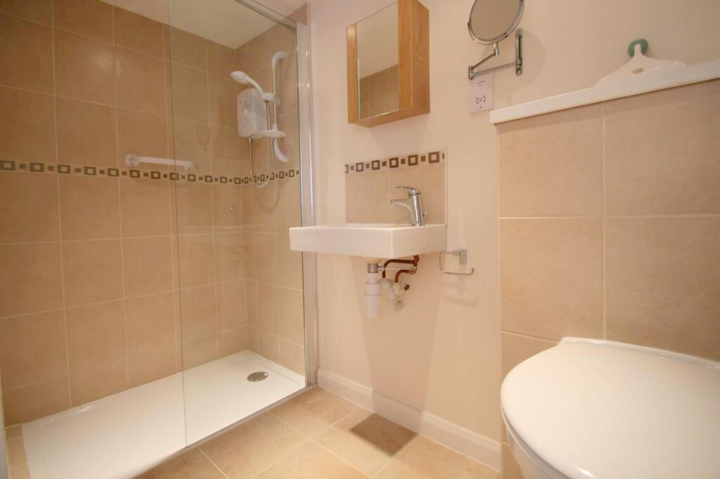 Ensuite to bedroom 4