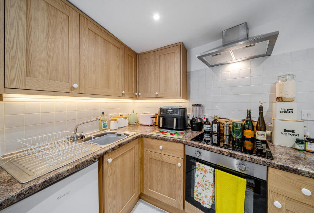 1319078-11-686670...