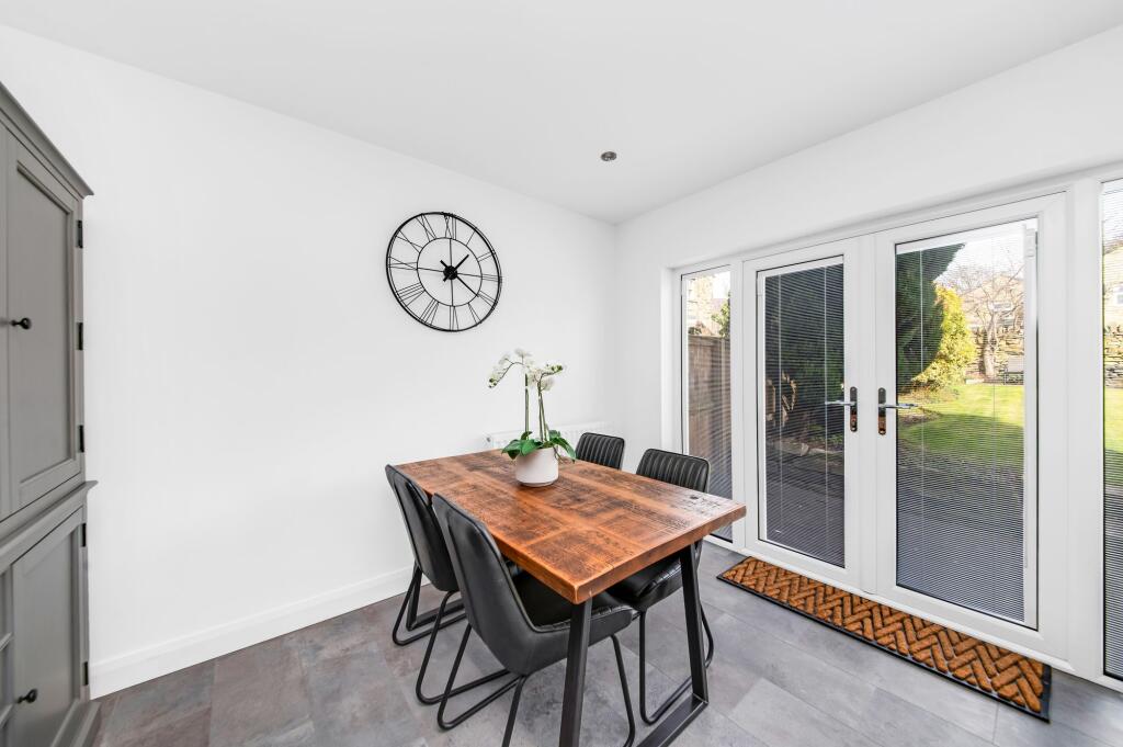 OPEN-PLAN DINING KITCHEN