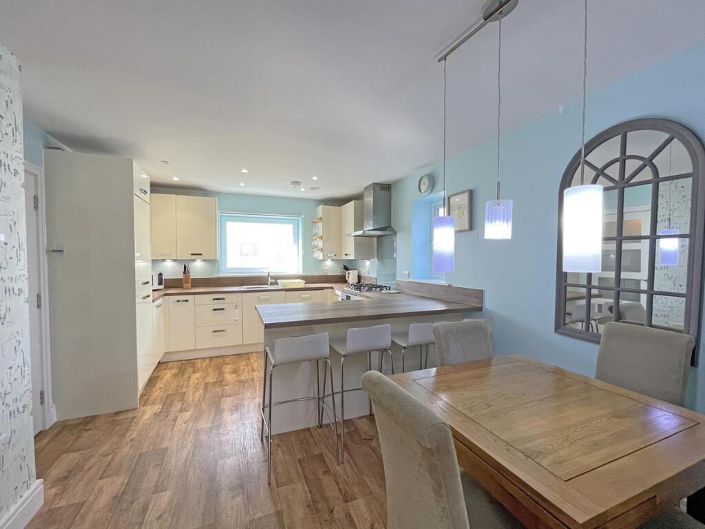 Solar Crescent 12 - Kitchen 2...jpg