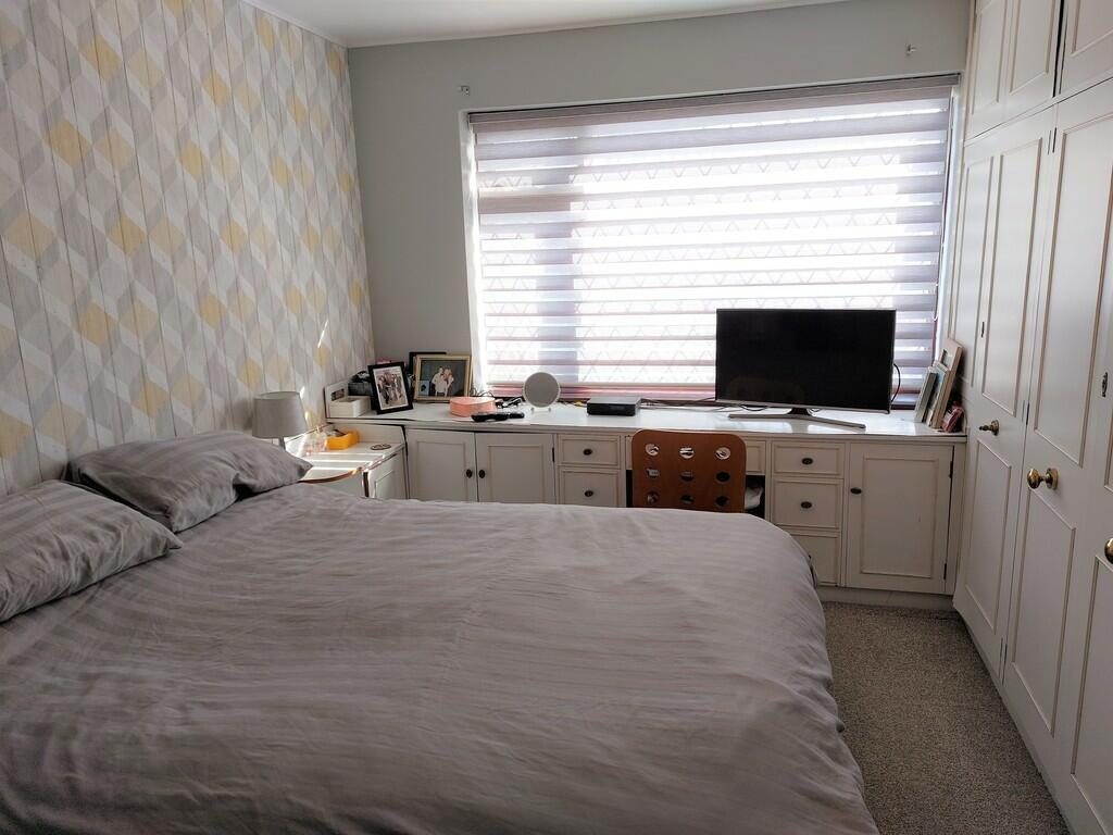 BEDROOM WITH ROBE...