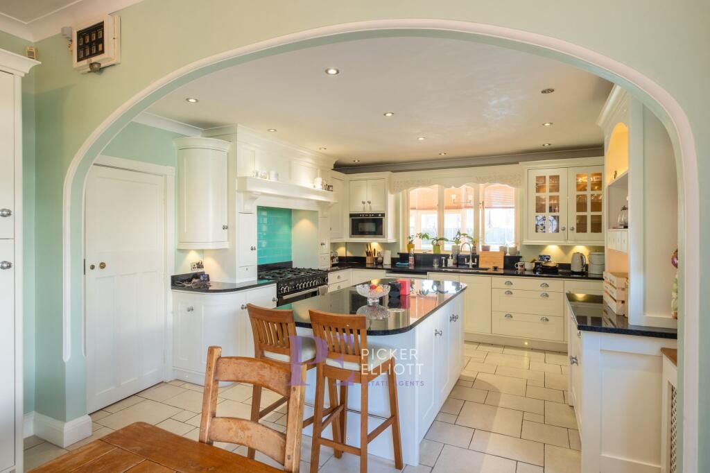 Living Kitchen/Dining Room