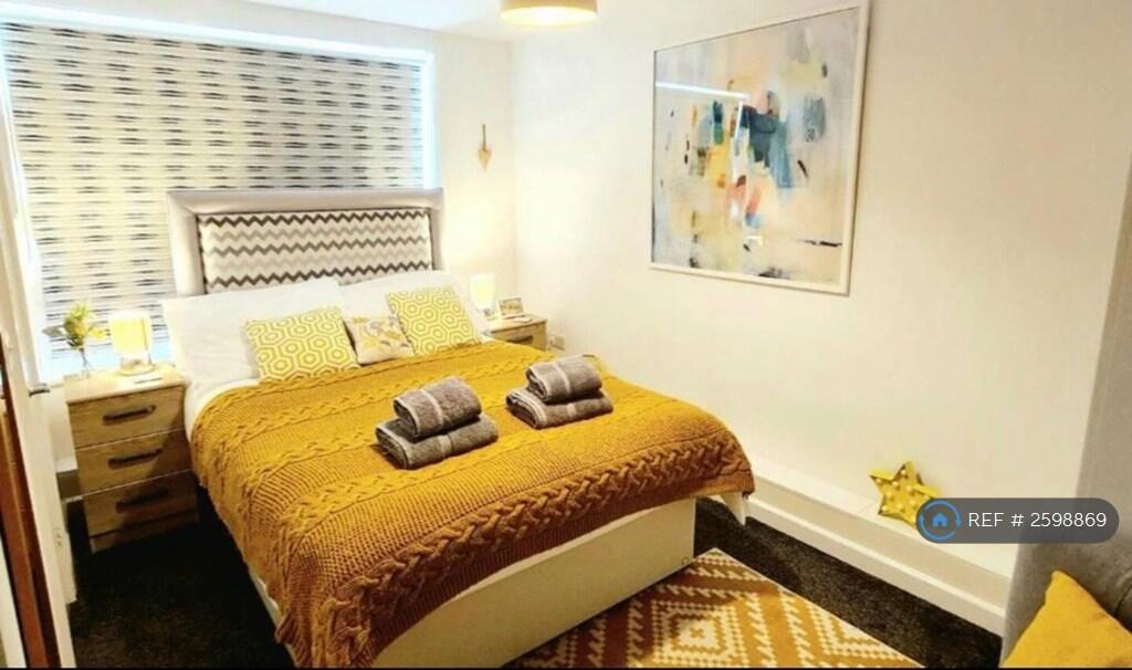 Bedroom 1 (Ensuite)