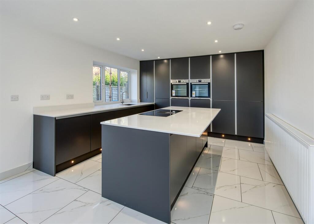 3 Yew Tree Lane-kitchen2.jpg