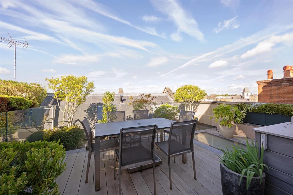 Flat A, 54 Cadogan Square Hi-21.jpg