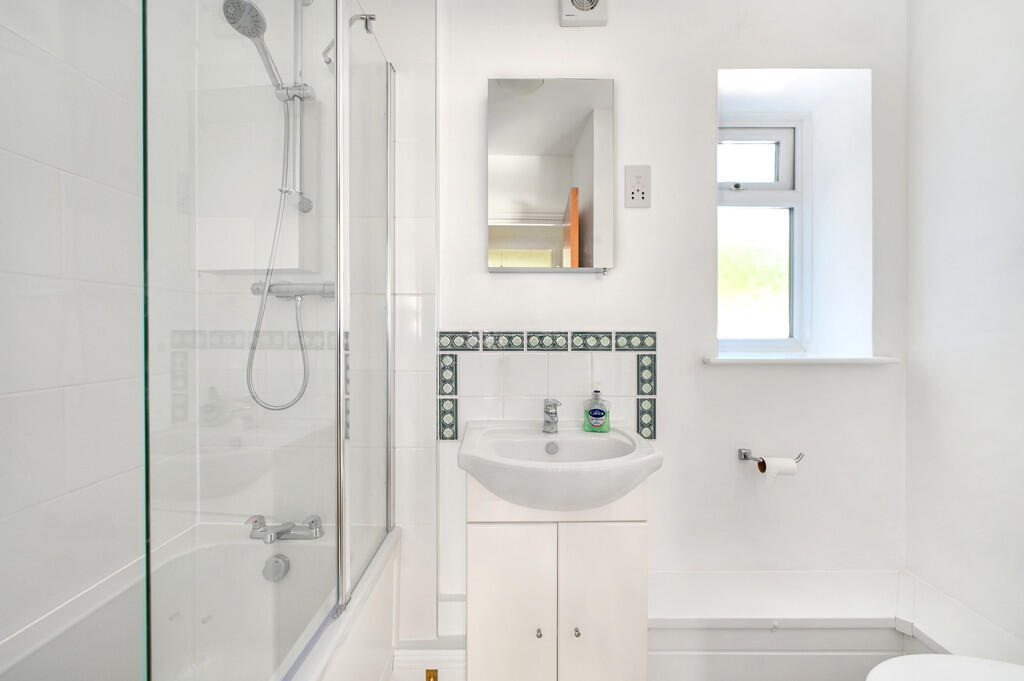 f1-telford-court-...