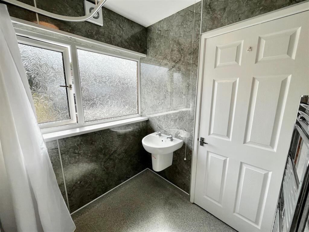 SHOWER ROOM