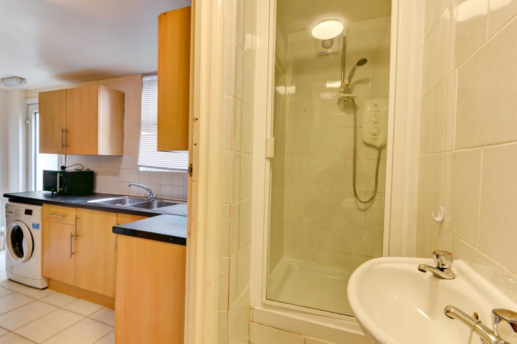 28a Crescent Road Bathroom 2