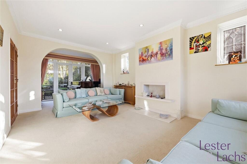 Parkland Close, Chigwell, IG7