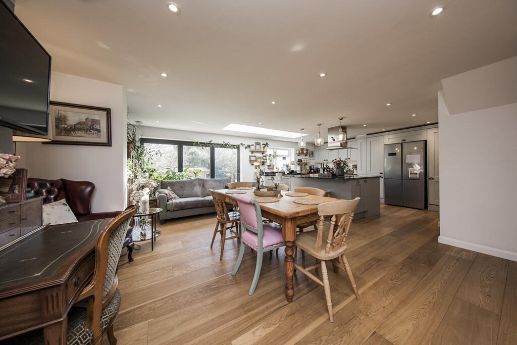 dining family kit...