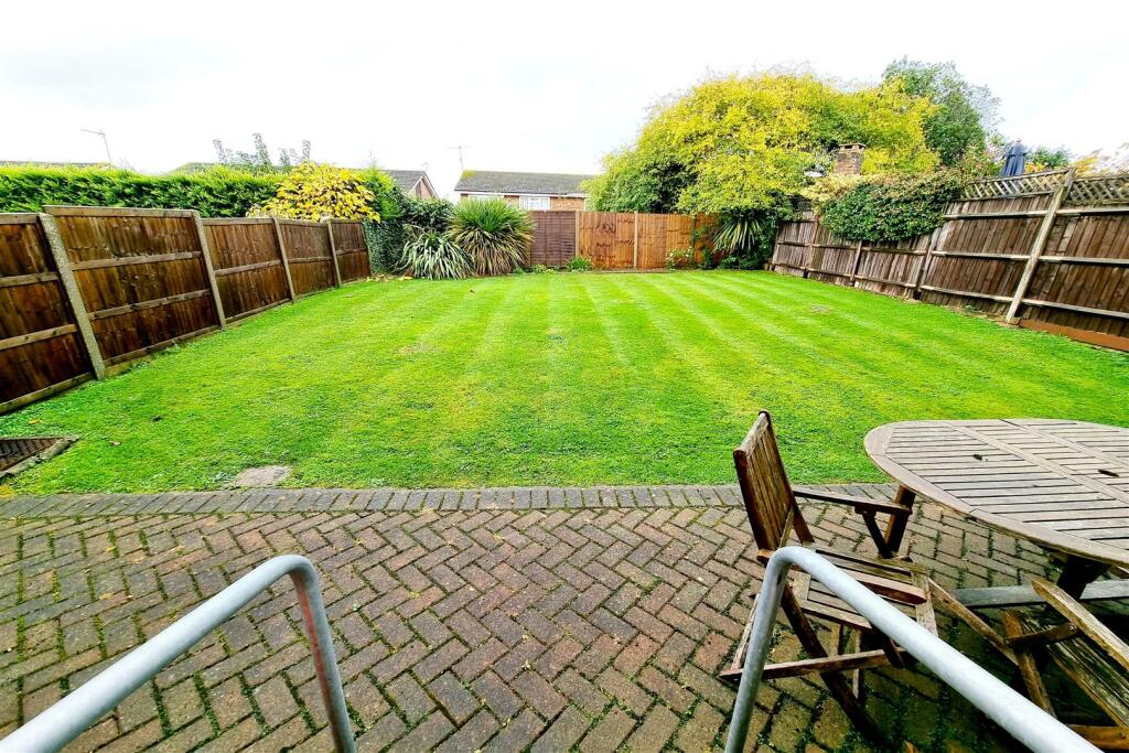 REAR GARDEN: PIC. 1