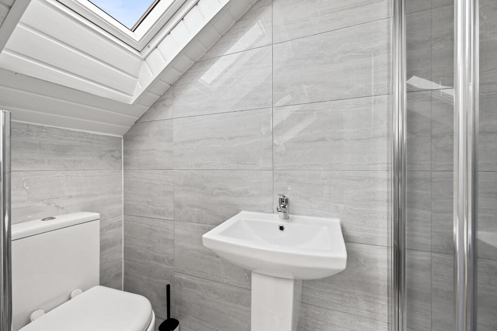 CS - 1 Clifton Road - Room 6 Ensuite1 (1)
