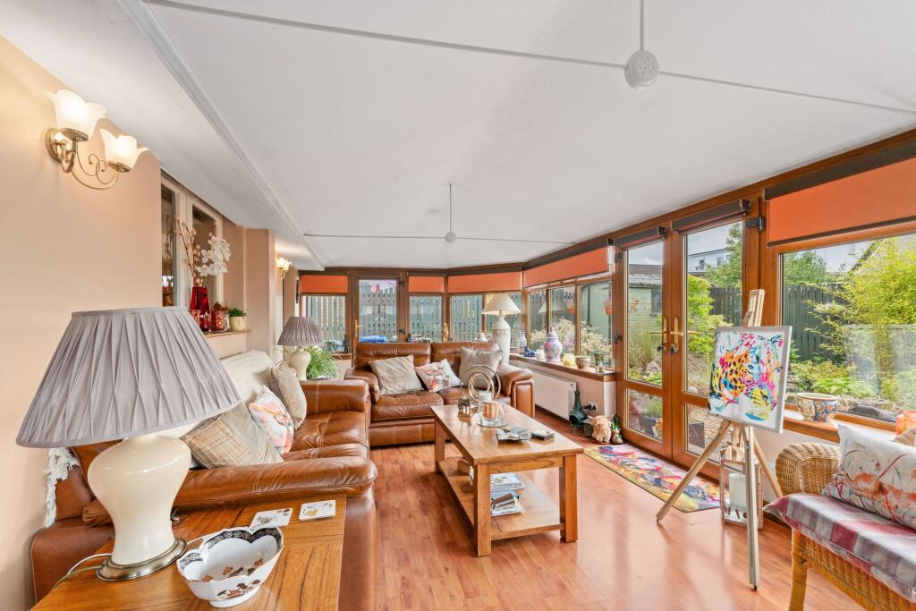 Conservatory / Second Lounge