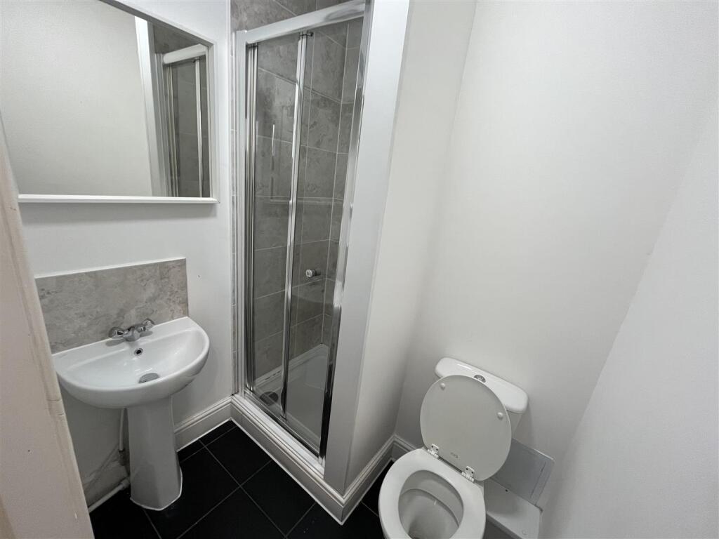 Room 3 ensuite