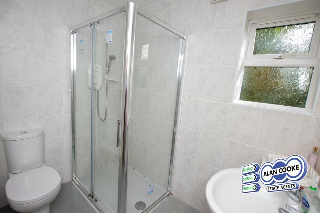 SHOWER ROOM