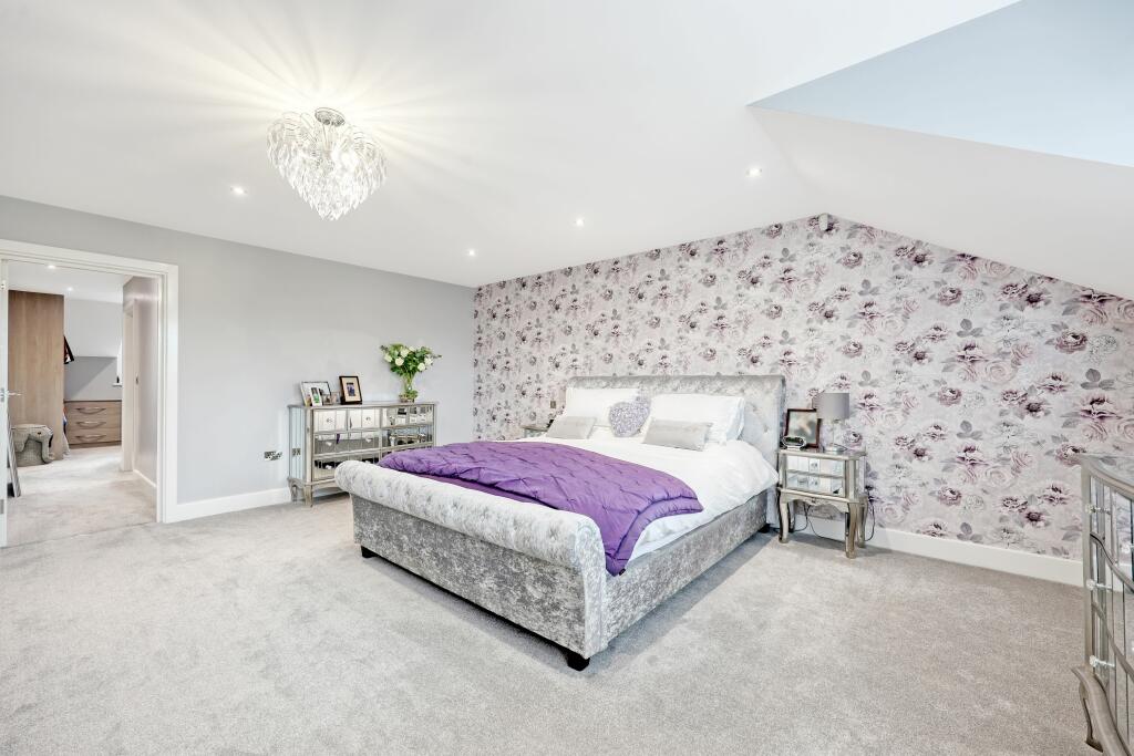 Master Bedroom with doors leading to the en-suite 