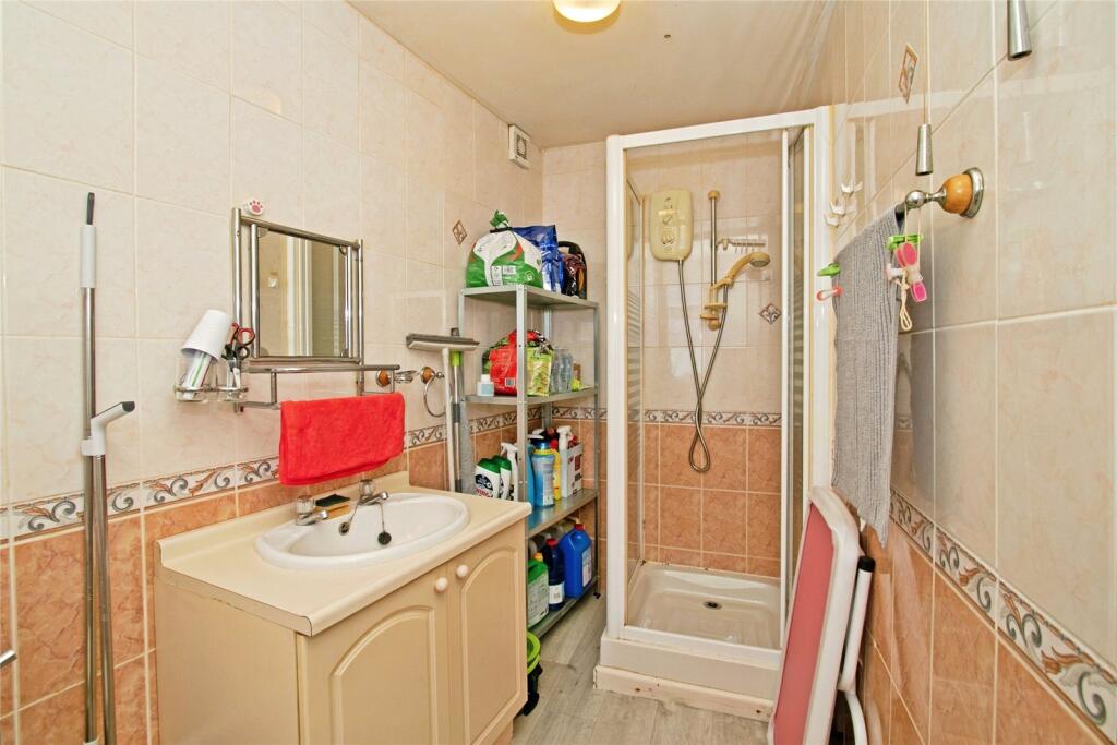 Shower/Cloakroom