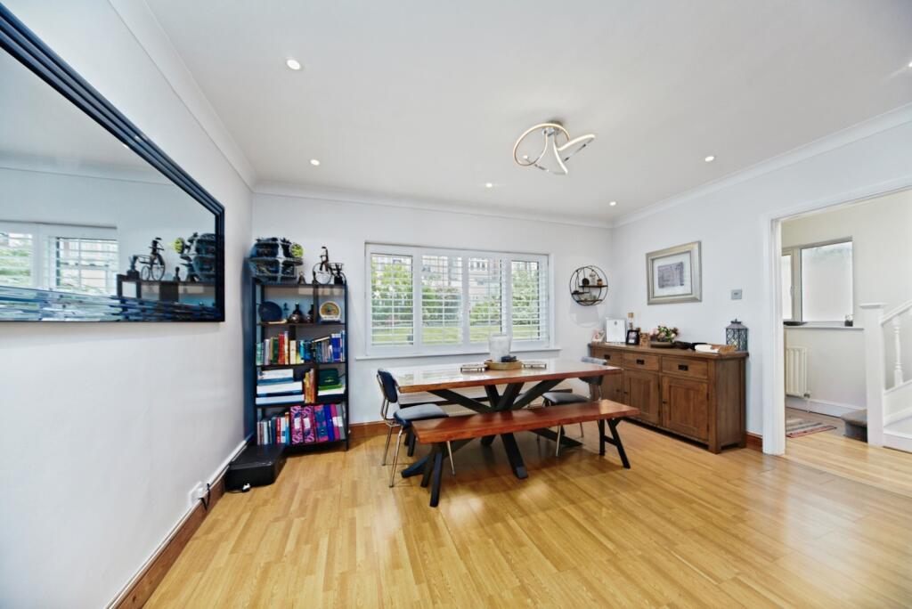 Lounge/Dining Room