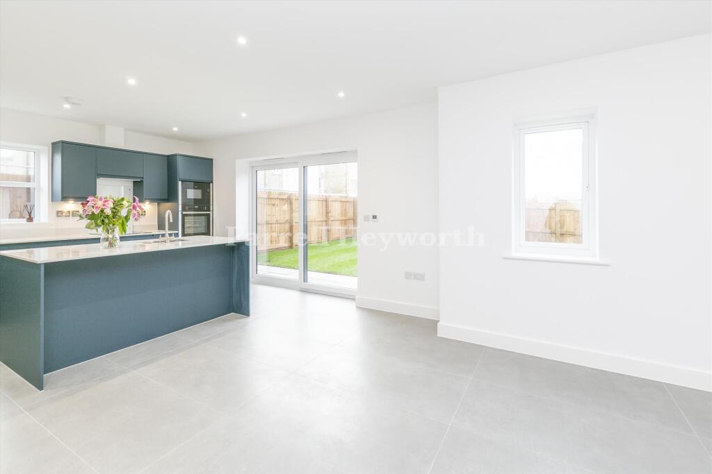 Kitchen Through Dini